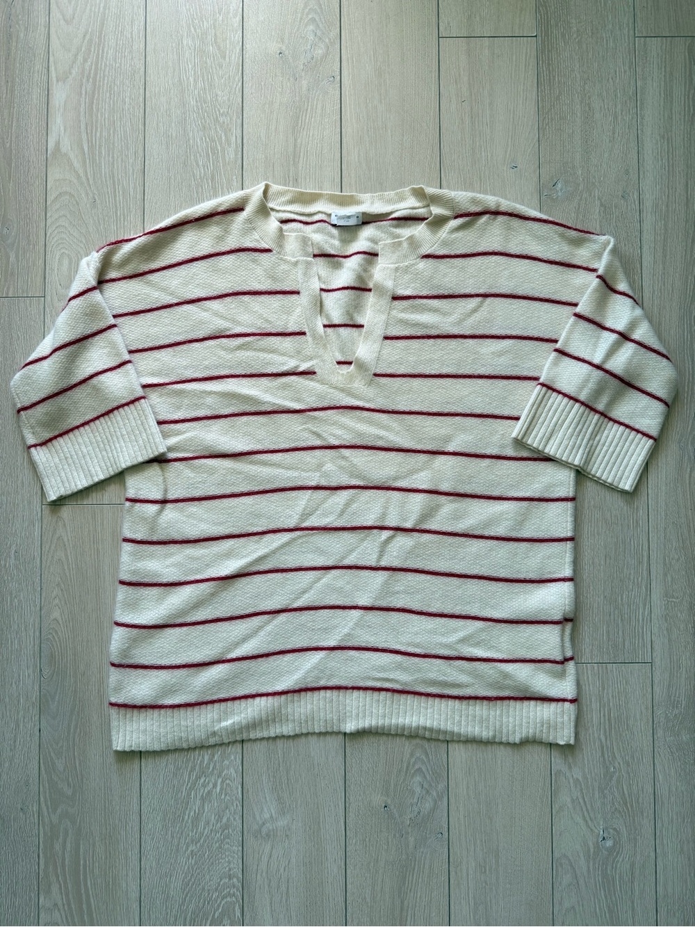 Club Monaco 100% Cashmere V Neck Relaxed Fit Striped Sweater Cream & Red Size L